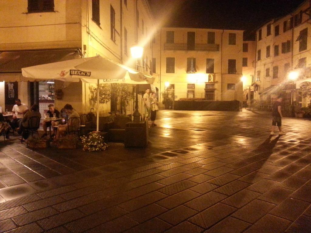 La Luna Nel Borgo Brugnato Luaran gambar
