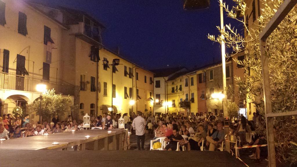 La Luna Nel Borgo Brugnato Luaran gambar
